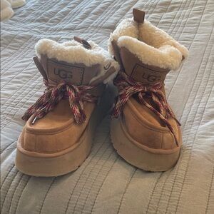 UGG Chestnut Boots with Shearling and Multicolor Laces